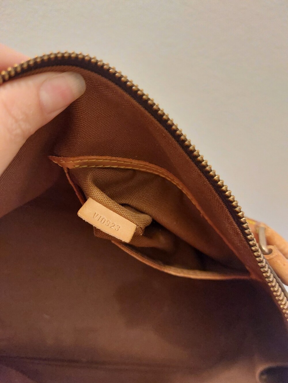 Louis Vuitton Alma Bag Vintage - Picture 13 of 14